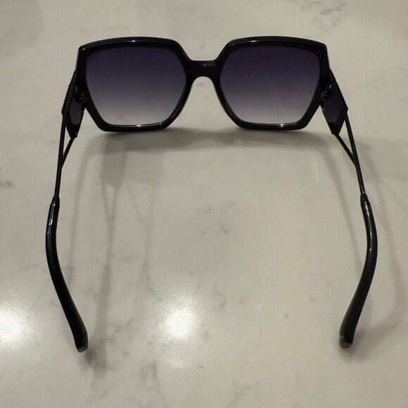 Oversized Gradient Sunglasses - Picture 3 of 5